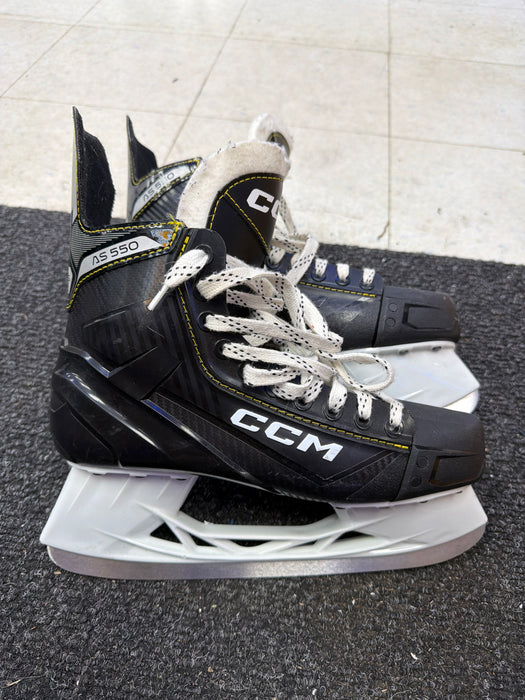 Used CCM AS-550 Size 9.0R Skates