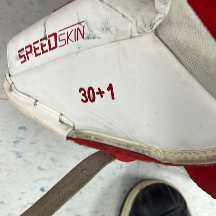 Used CCM E4.9 30+1 Goal Pads