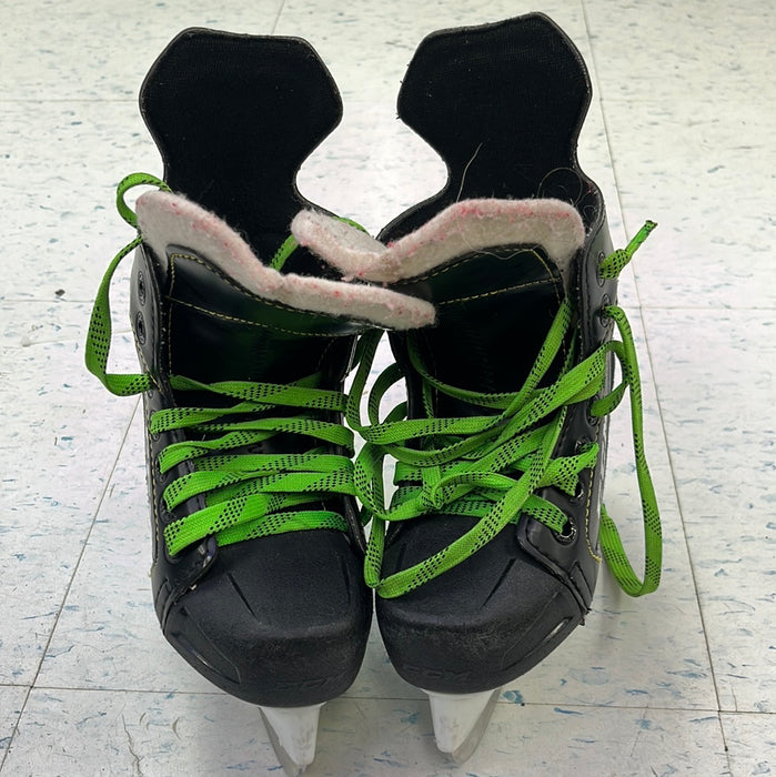 Used CCM Tacks 9040 Size 11 Youth Player Skates
