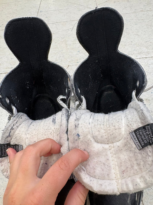 Used Bauer Vapor X2.0 size 2.5 D Skates