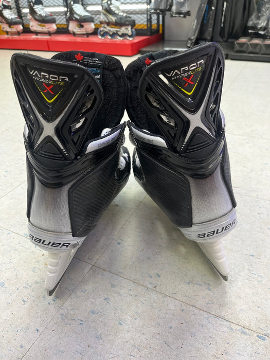 Used Bauer Hyperlite Skates Size 10.0EE - C. Dahlstrom