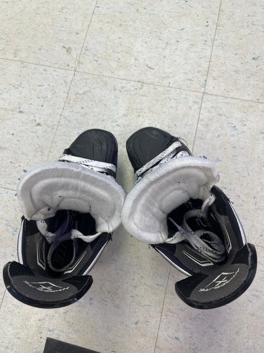 Used Bauer Hyperlite Skates Size 7.5D - B. Kruse