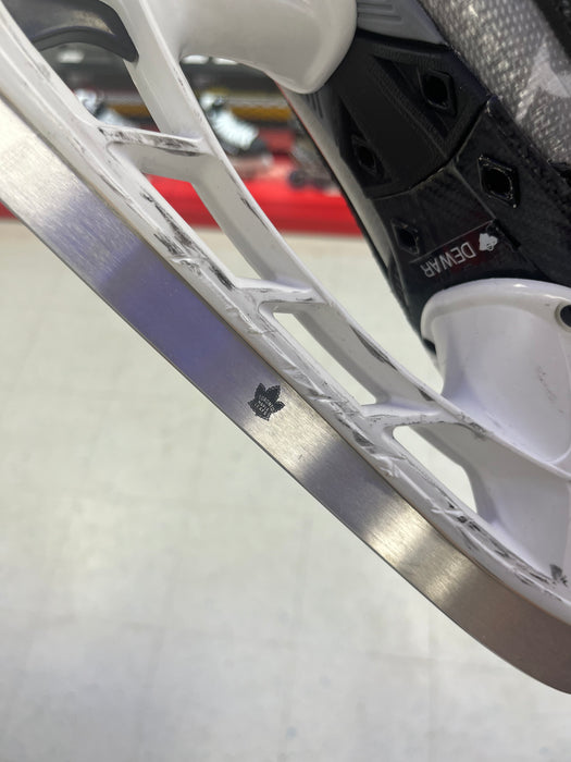 Used Bauer Hyperlite Skates Size 9.0D - C. Dewar