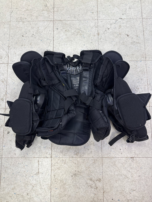 Used warrior r/gt2  chest protector intermediate large / X-large