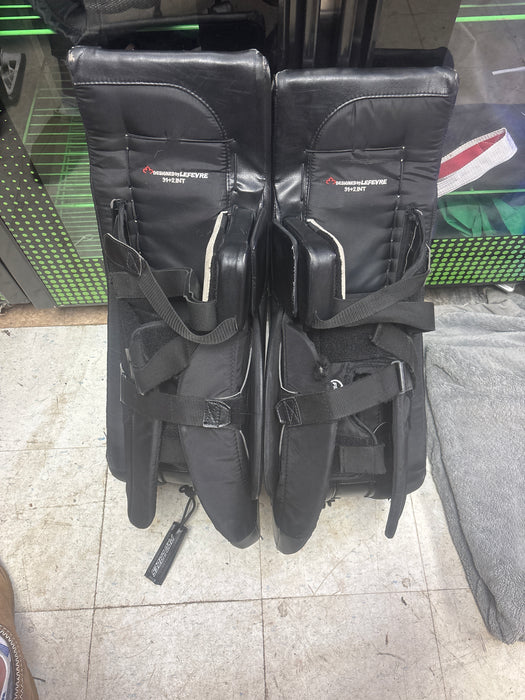 Used TRUE Catalyst 7x3 Goalie Leg Pads Size Intermediate 31+2