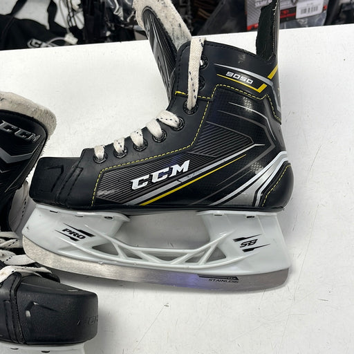 Used CCM Tacks 9050 2D Player Skates