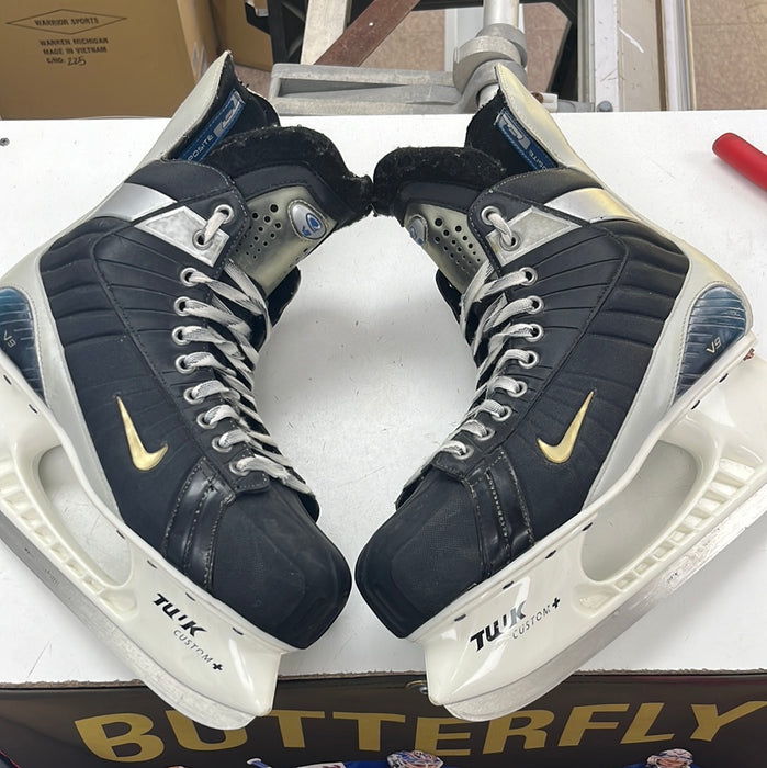 Used Nike V9 Senior 10EE Skates