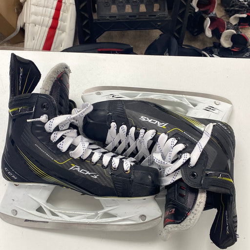Used CCM Super Tacks Size 9D Player Skates