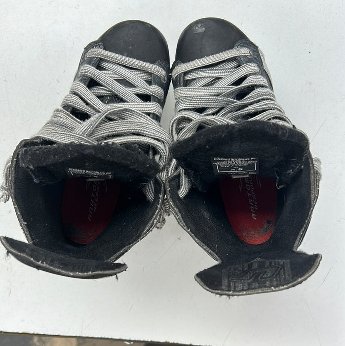 Used CCM U08 Size 2.5D Player Skates