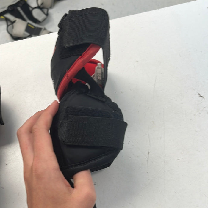 Used CCM KP1.5 Youth Knee Pads