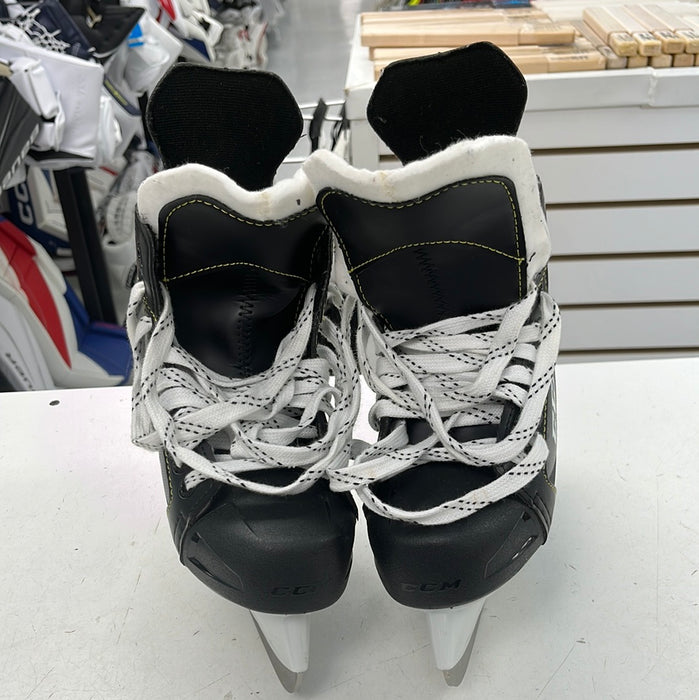 Used CCM Tacks 9040 2D Player Skates