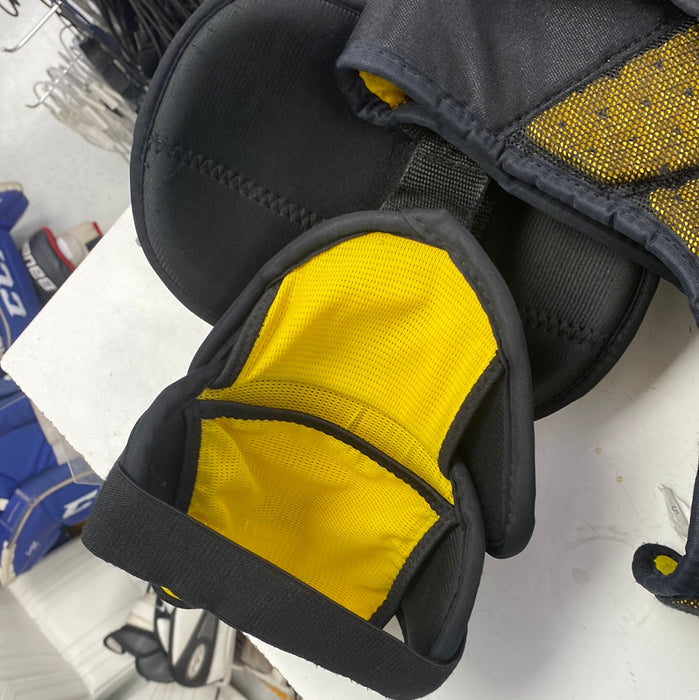 Used Bauer Supreme TotalOne MX3 Senior Large Shoulder Pads