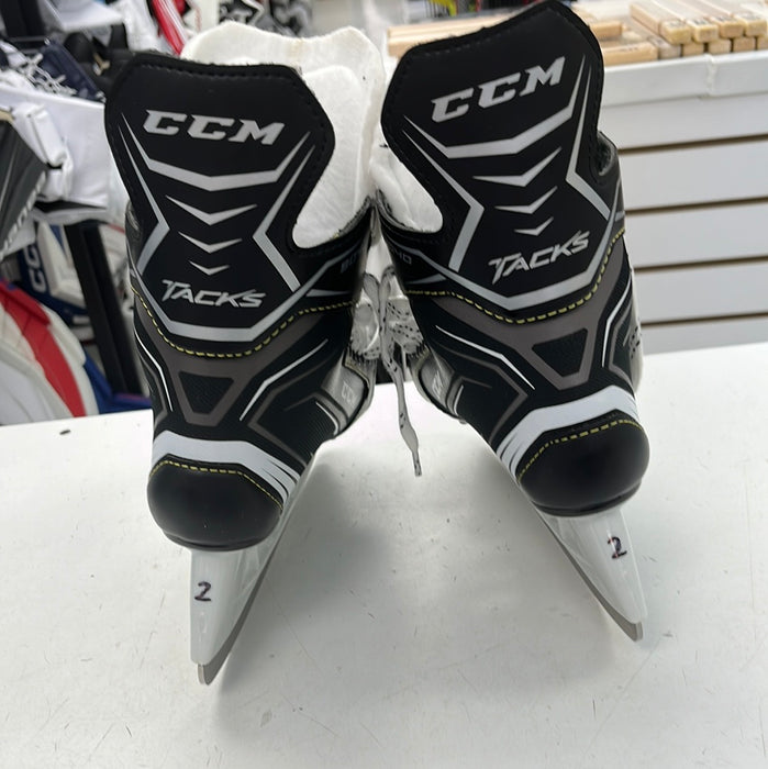 Used CCM Tacks 9040 2D Player Skates