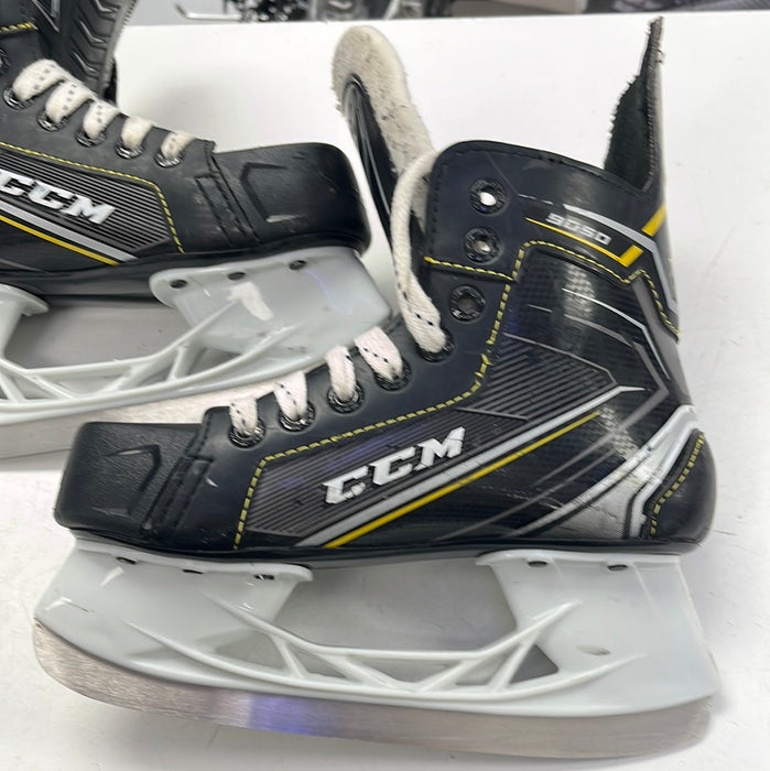 Used CCM Tacks 9050 2D Player Skates
