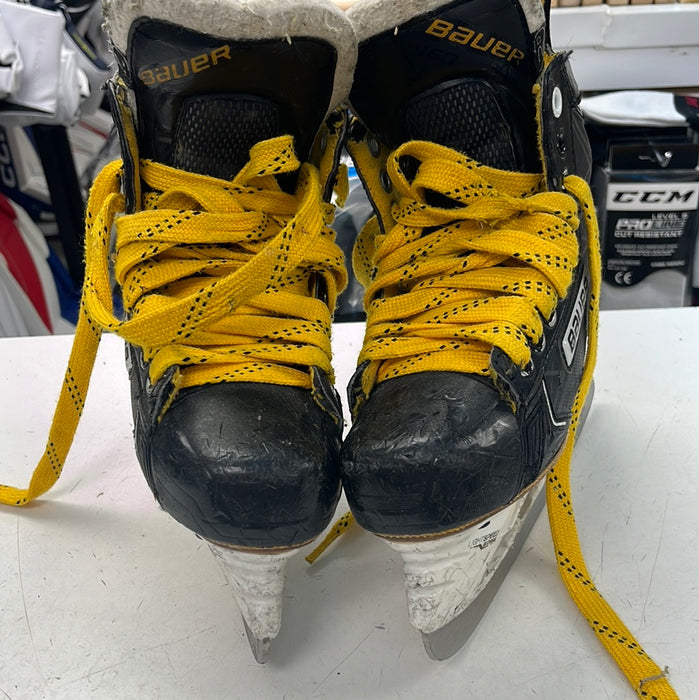 Used Bauer Supreme s160 Junior Skate size 2