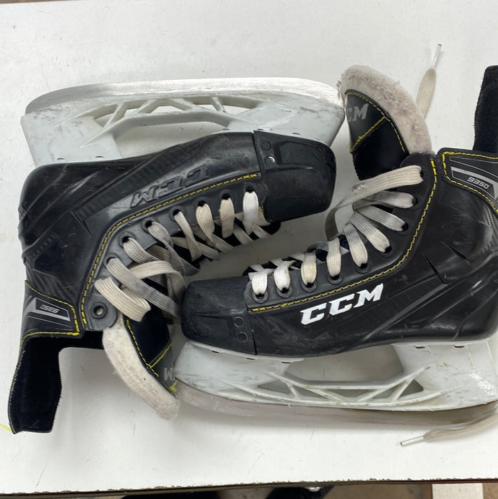 Used CCM 9350 Size 4 Skates