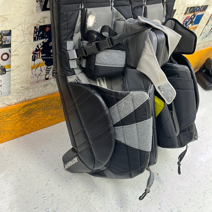 Used Warrior R/GT2 Senior 33+1.5” Goalie Pads