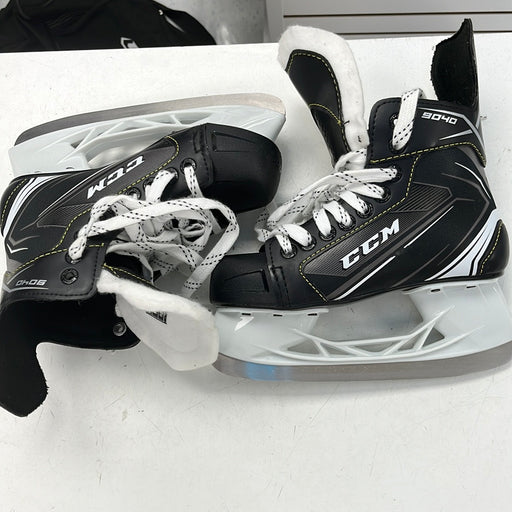 Used CCM Tacks 9040 2D Player Skates