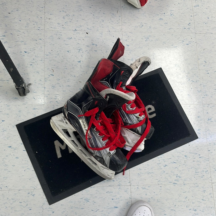 Used Bauer Vapor X900 9.5D  Skate