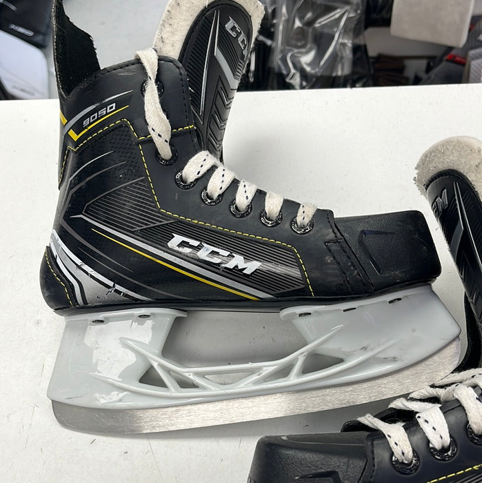 Used CCM Tacks 9050 2D Player Skates