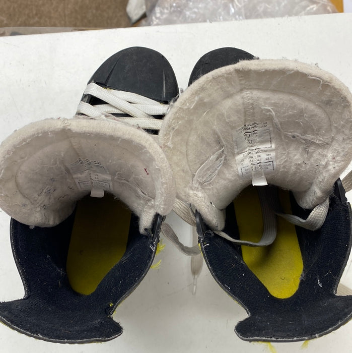 Used CCM 9350 Size 4 Skates