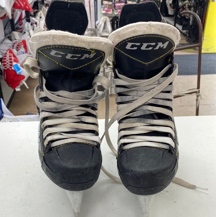 Used CCM 9350 Size 4 Skates