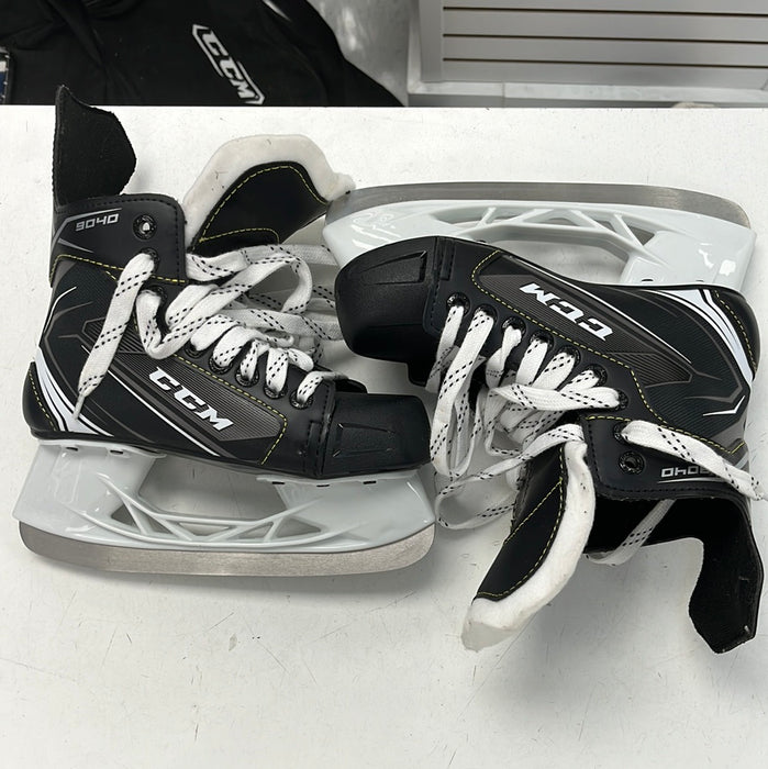 Used CCM Tacks 9040 2D Player Skates