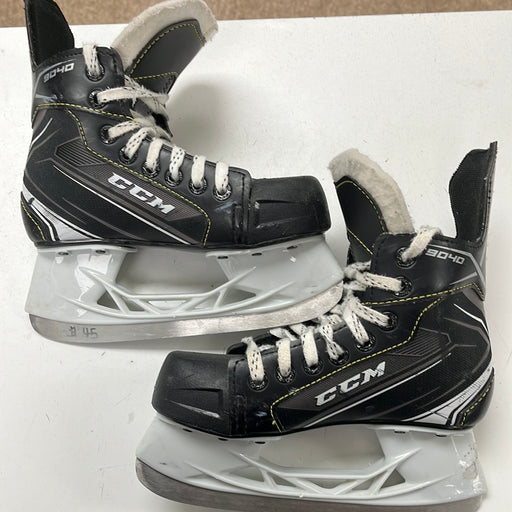 Used CCM Tacks 9040 1D Player Skates