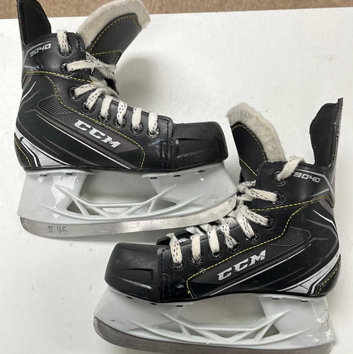 Used CCM Tacks 9040 1D Player Skates