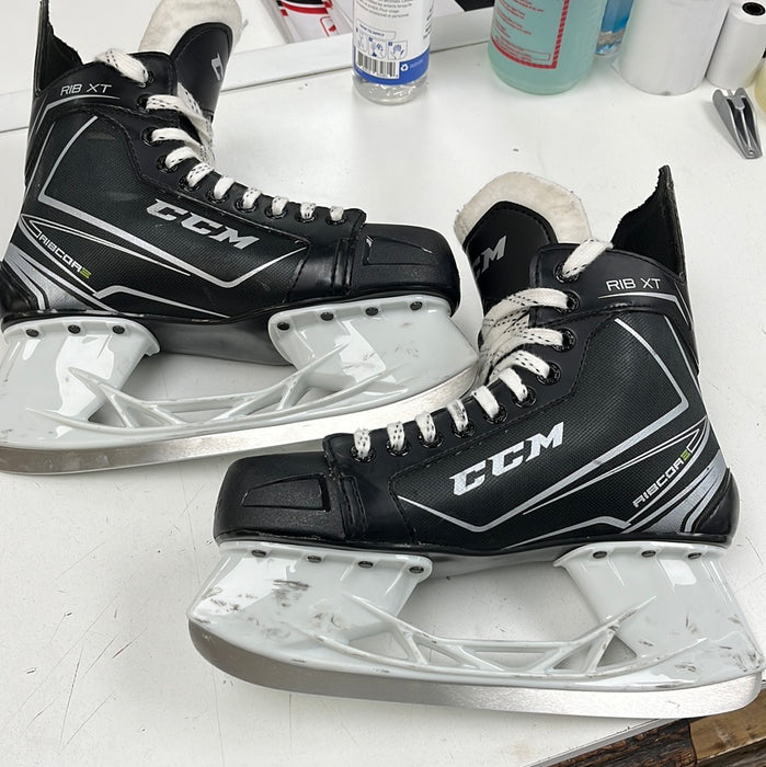 Used CCM Ribcor XT 7 Skate