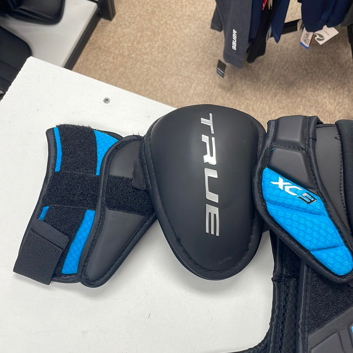 Used True XC9 Junior Large Shoulder Pads
