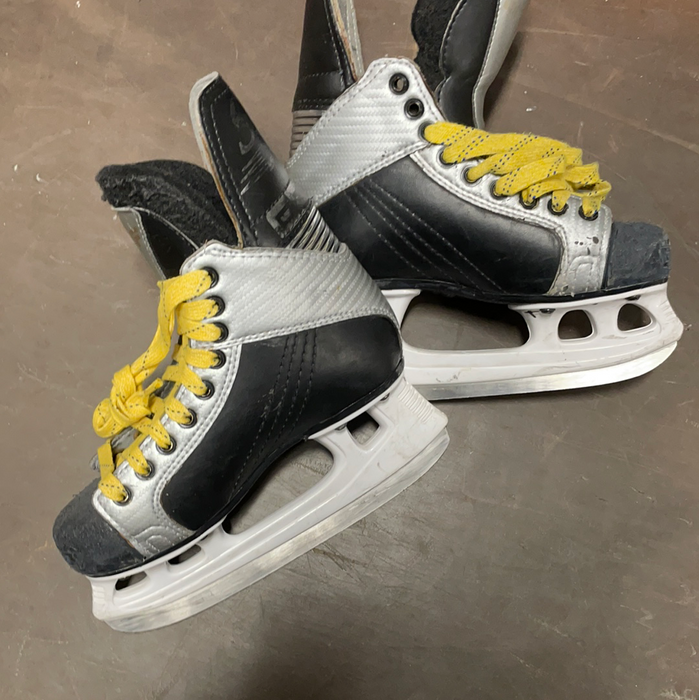 Used Graf Supra 502 2.5D Skates