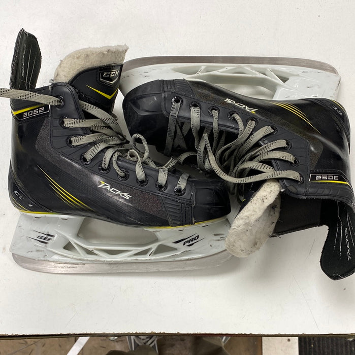 Used CCM Tacks 3052 Size 4 Skate
