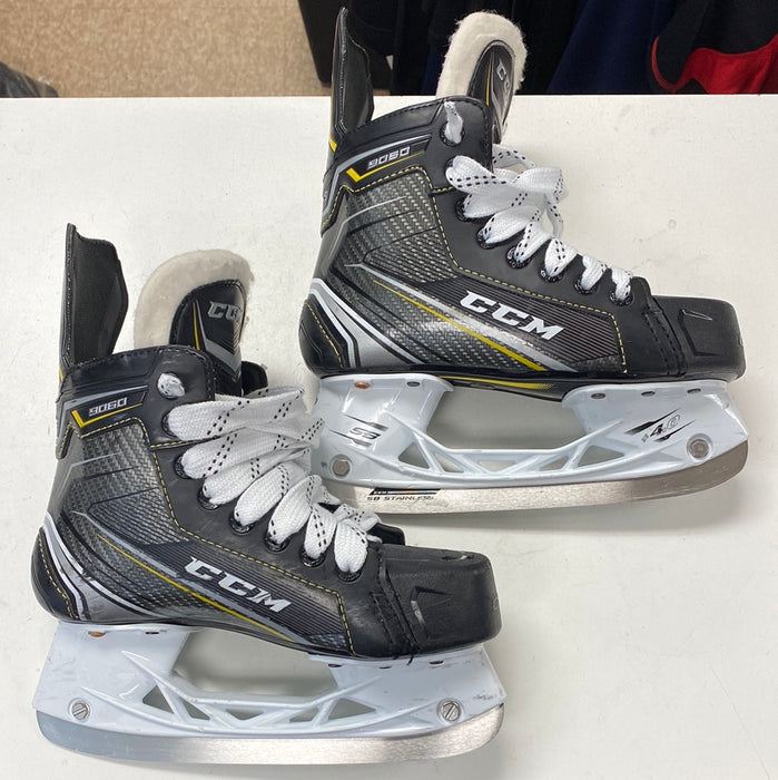 Used CCM Tacks 9060 2.5 D Player Skates