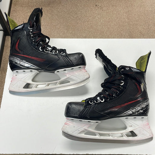 Used Bauer Vapor x2.6 6D Skates