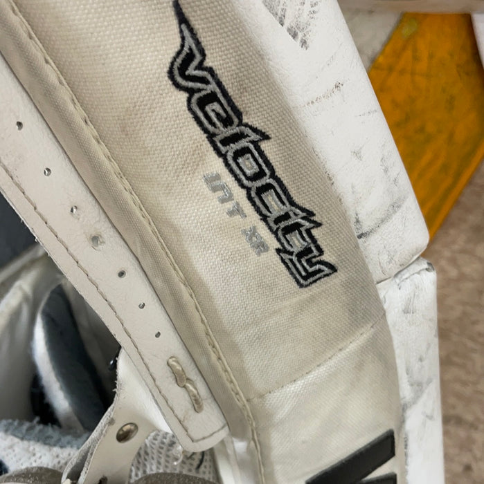 Used Vaughn V7 31”+2” Goalie Pads