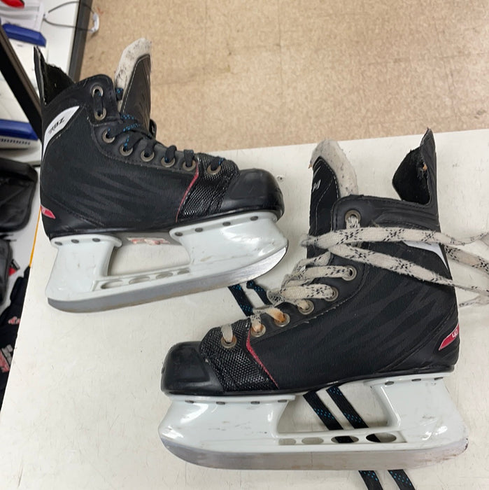 Used CCM RBZ40 2D Player Skates