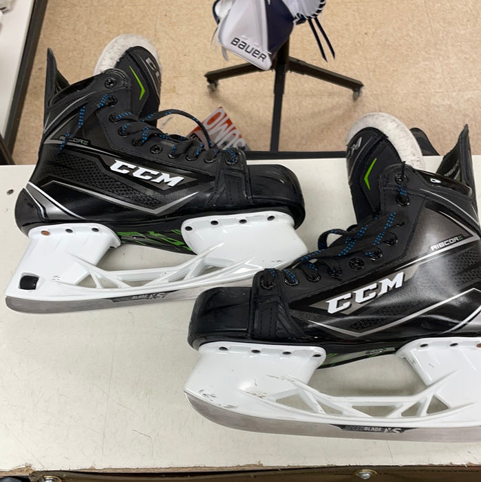 Used CCM RibCor 8EE Player Skates