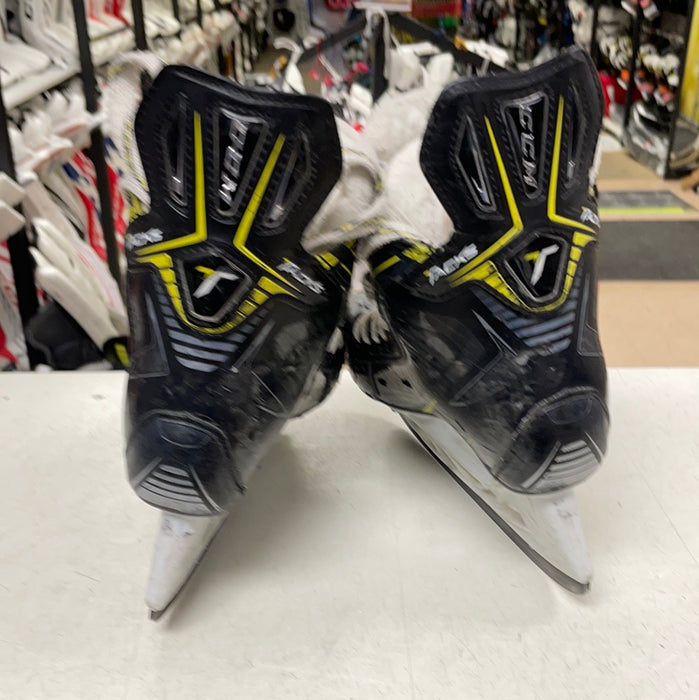 Used CCM SuperTacks 13.5D Youth Player Skates