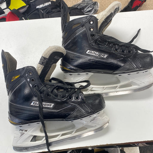 Used Bauer 180 Size 5 D Skates