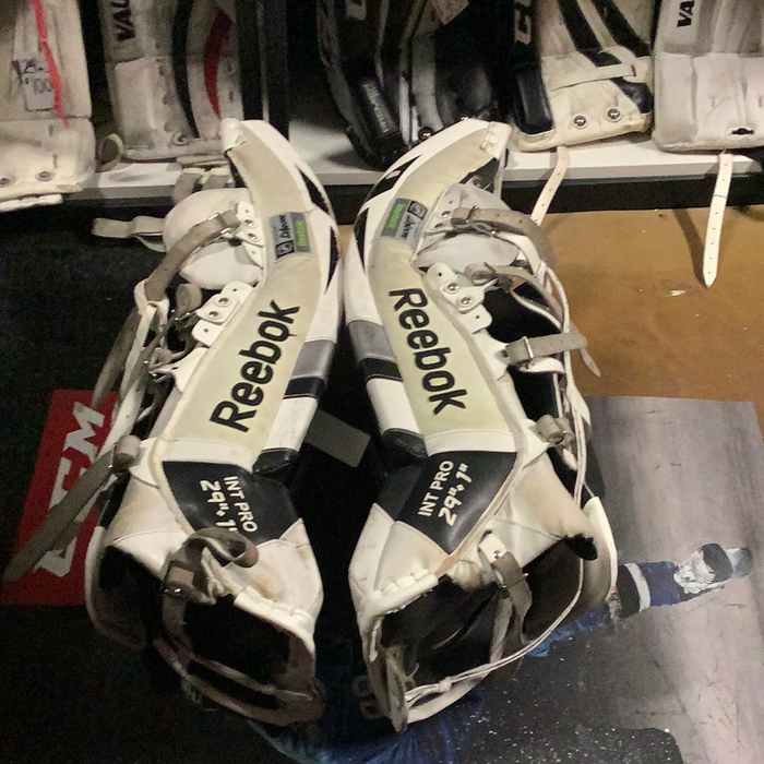 Used Reebok Premier Series lll 29+1” Leg Pads