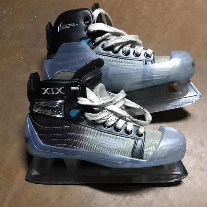 Used Bauer Vapor XIX 2.5EE Goal Skates