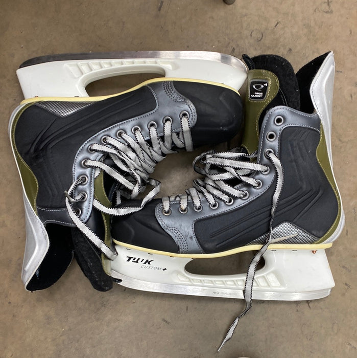 Used Nike Quest 11 EE Skates