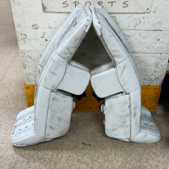 Used Vaughn V7 31”+2” Goalie Pads