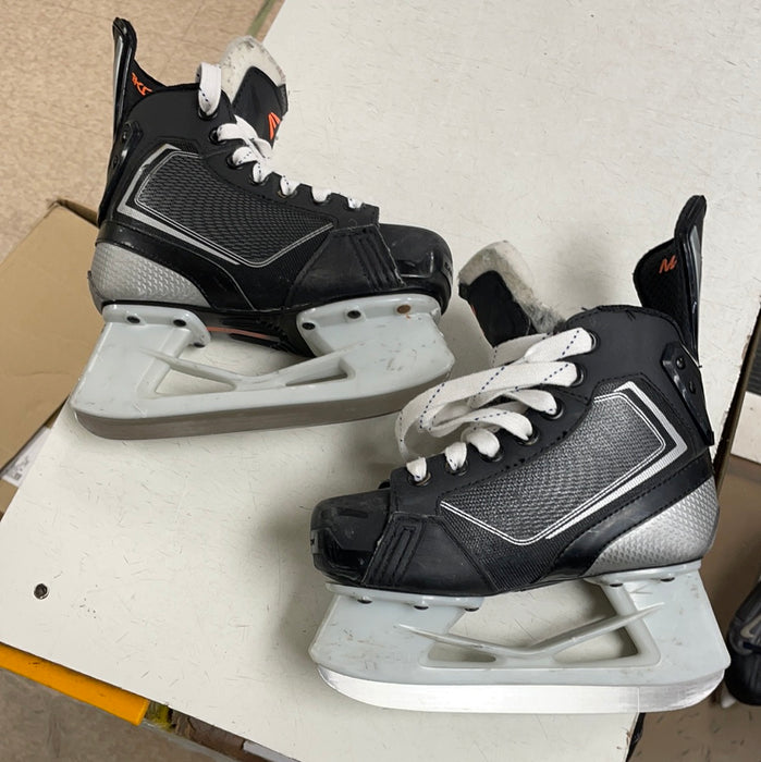 Used Easton Mako 11.5EE Youth Skates