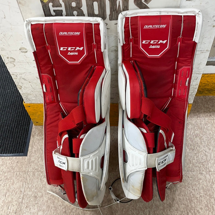 Used CCM Extreme Flex 4.9 33”+1” Goalie Pads