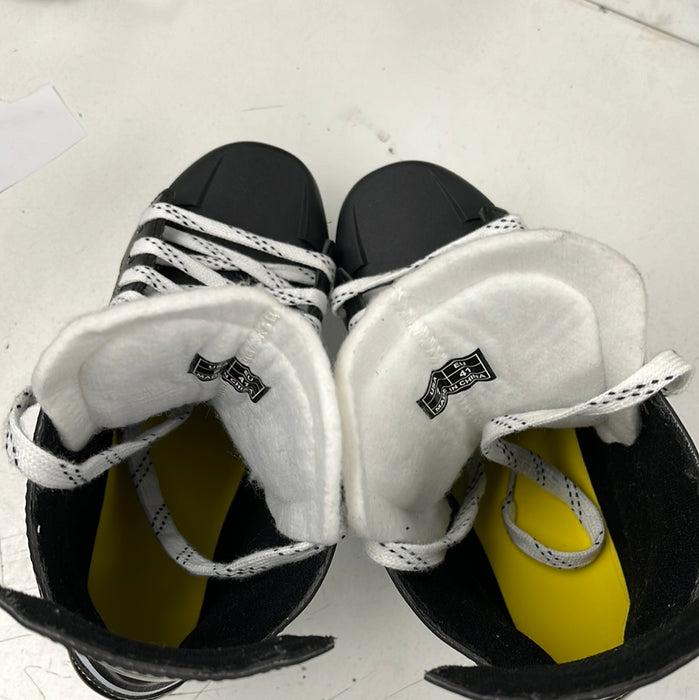 Used CCM Tacks 9040 7D Player Skate