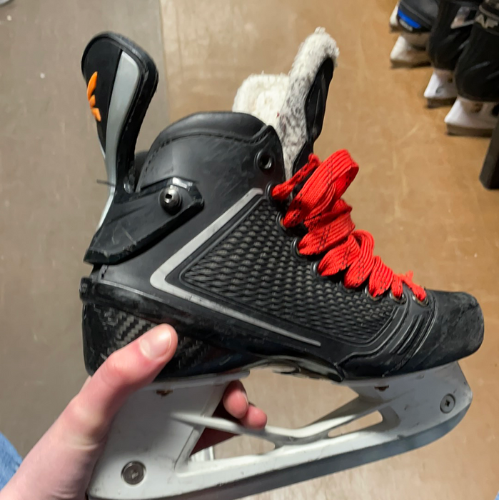 Used Easton Mako 2 3.5D Player Skates Crow s Sports Hockey