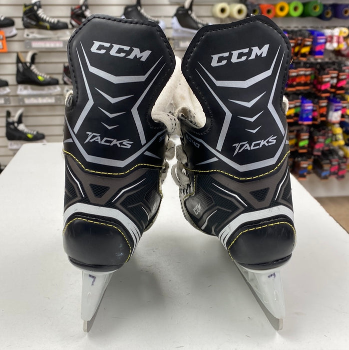 Used CCM Tacks 9040 Youth 7 Skates