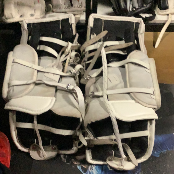 Used Reebok Premier Series lll 29+1” Leg Pads